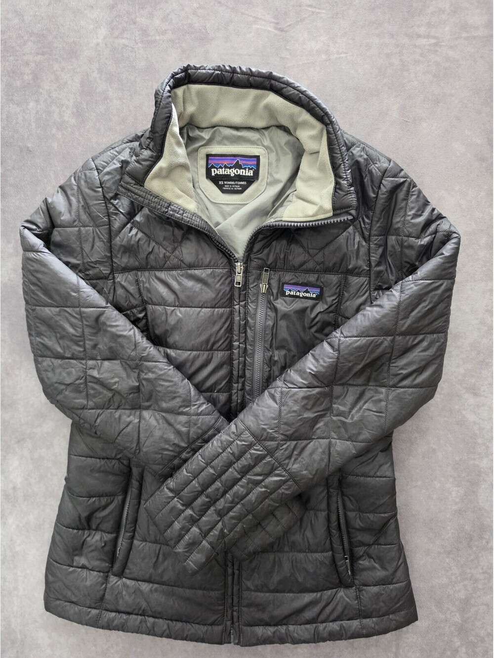 SKU0324 Patagonia Womens XS Nano Puff Jacket Black Full Zip Insulated Outdoor